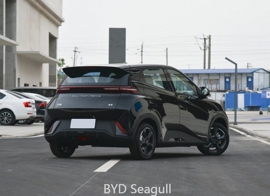 330kw Capacidade máxima da bateria Byd Seagull EV Carro em preto e branco com alcance de 405km