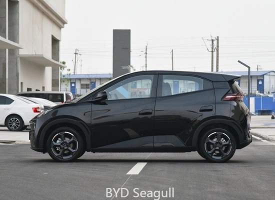 330kw Capacidade máxima da bateria Byd Seagull EV Carro em preto e branco com alcance de 405km