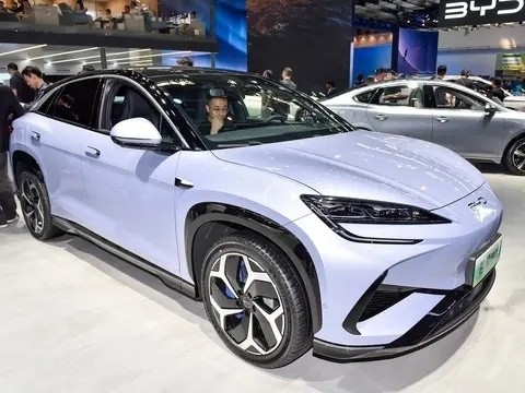 Direção esquerda 2024 Byd Sea Lion 07EV com autonomia elétrica de 610 km e tamanho do pneu 235/50 R19