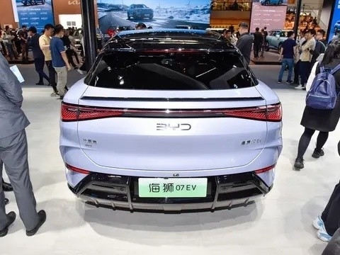 Direção esquerda 2024 Byd Sea Lion 07EV com autonomia elétrica de 610 km e tamanho do pneu 235/50 R19