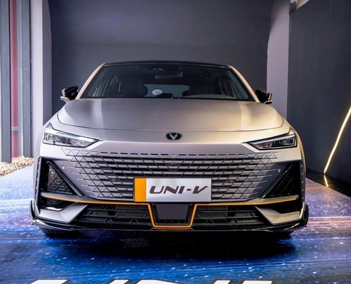 Mudança de um UNI-V 2.0 T 4 Wd Veículo Automóvel a Gás Veículo a Gás Veículo EV Veículo em especificação de pneus 330kw