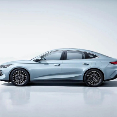 Sedan de 4 portas e 5 lugares BYD Qin L Dm-I 80 km Carro elétrico híbrido de baixo consumo de combustível