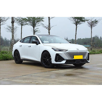 Chang prime um Uni-V 23 2.0-2.6L Smart Pilot Carros chineses Carros Sedan com direção esquerda