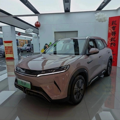 Veículo elétrico de 5 portas e 5 lugares com autonomia de 401 km