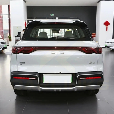 Veículo elétrico de 5 portas e 5 lugares com autonomia de 401 km