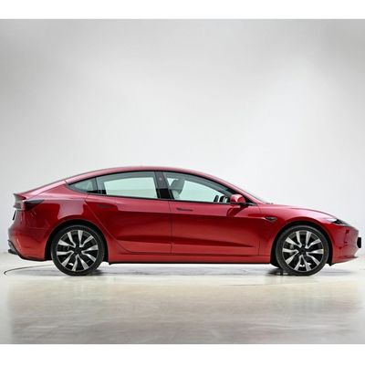 Vehículo comercial usado Tesla Modelo Y 3 com energia e eletricidade pura