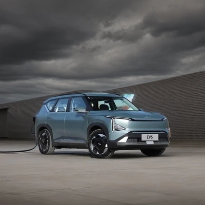 Veículo eléctrico puro KIA EV5 2023 Melhor veículo azul de suvenergia com ≤ 1 ano de vida útil