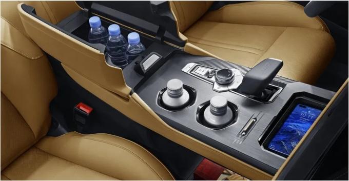 Hot Sale Chinese Auto New Chang′an Uni-V Intelligent Electric Idd Big Space Electric Vehiles 5seaters