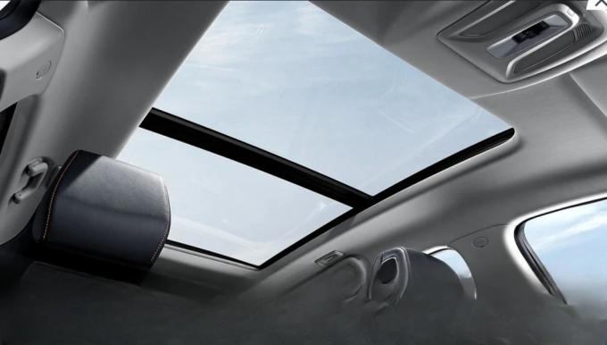 Hot Sale Chinese Auto New Chang′an Uni-V Intelligent Electric Idd Big Space Electric Vehiles 5seaters