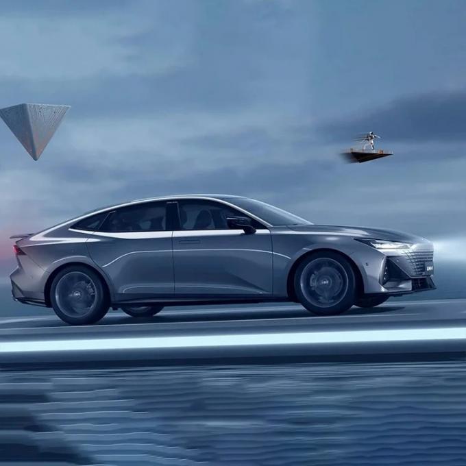 China Chang′an Uni-V 1.5t Luxury 0km  Car Gasoline Car Smart Fun Edition 1.5t 2.0t Uni-V Vehicles