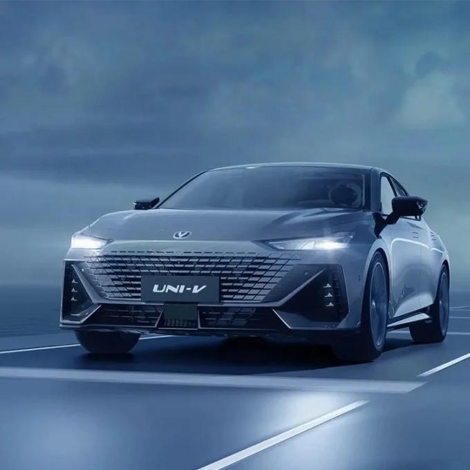 China Chang′an Uni-V 1.5t Luxury 0km  Car Gasoline Car Smart Fun Edition 1.5t 2.0t Uni-V Vehicles